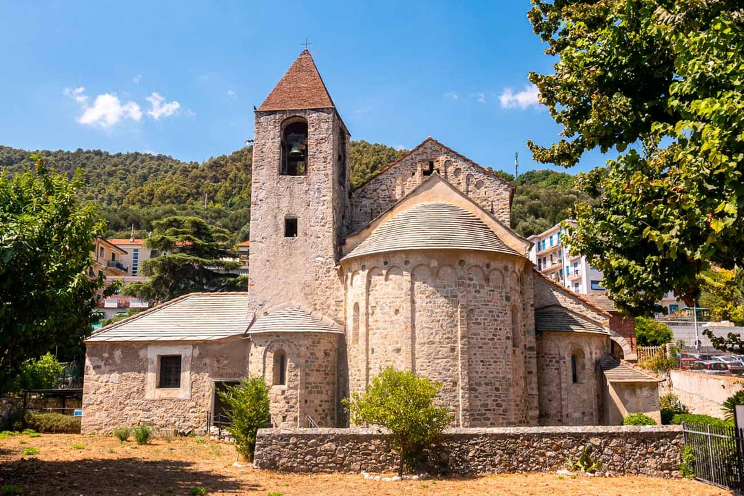 San Paragorio, románica del siglo XI: la primera catedral de Noli.