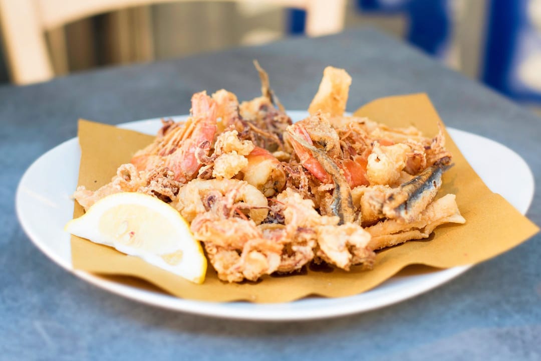 Where to eat in Noli — a table of fresh fish and Ligurian cooking in a restaurant in Noli