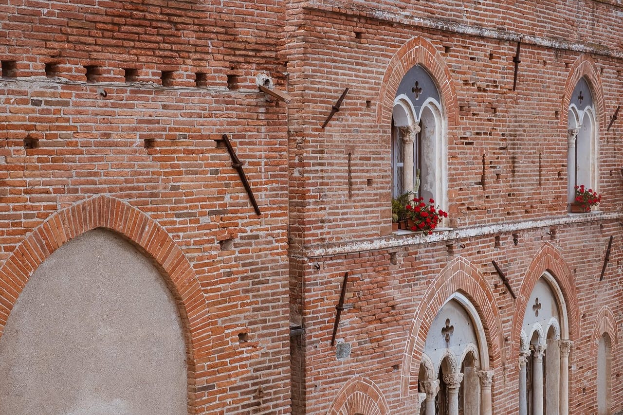 Las torres medievales y los caruggi de Noli